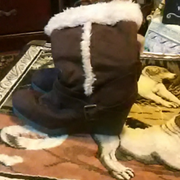 Boots - Picture 3 of 4